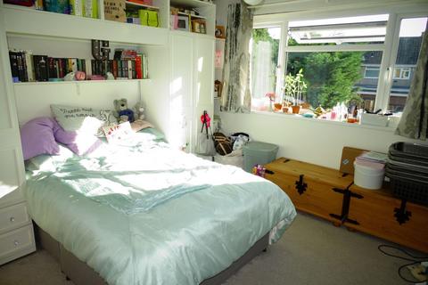 4 Thornbank Close, Staines-upon-thames, TW19 6AL