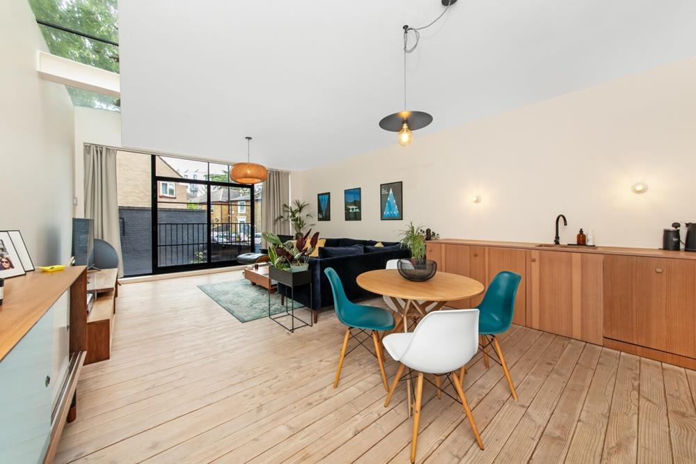 Westbourne Drive, Forest Hill, London, SE23 2 bed apartment for sale