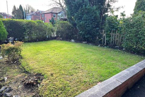 4 bedroom semi-detached house for sale, Leicester Road, Salford