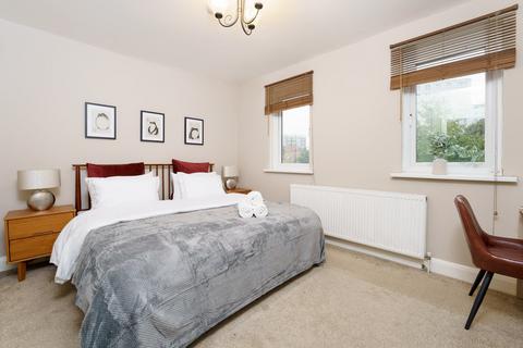 1 bedroom flat to rent, 1 Bedroom Garden Flat For Rent in Hackney, E9