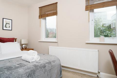 1 bedroom flat to rent, 1 Bedroom Garden Flat For Rent in Hackney, E9