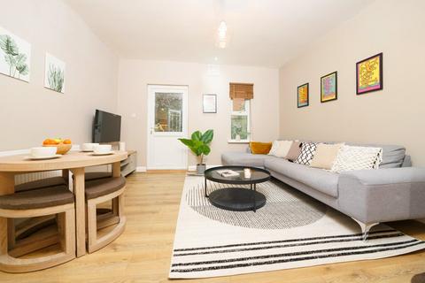 1 bedroom flat to rent, 1 Bedroom Garden Flat For Rent in Hackney, E9