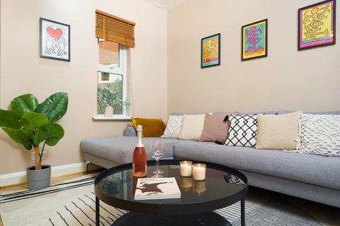 1 bedroom flat to rent, 1 Bedroom Garden Flat For Rent in Hackney, E9