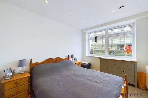 1 bedroom apartment to rent, Station Road, Addlestone, KT15