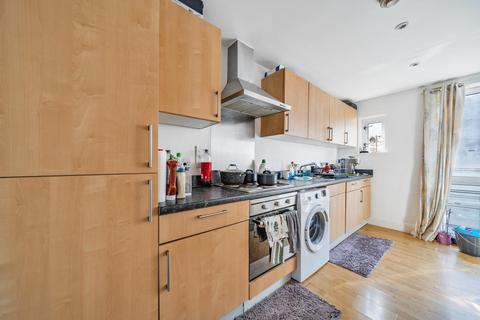 3 bedroom flat for sale, Cowleaze Road, Kingston upon Thames