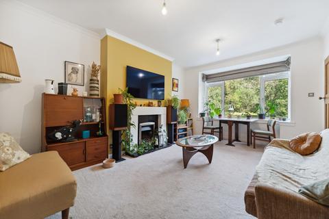 112 Monteith Drive, Clarkston, Glasgow, G76 8NZ