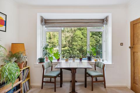112 Monteith Drive, Clarkston, Glasgow, G76 8NZ