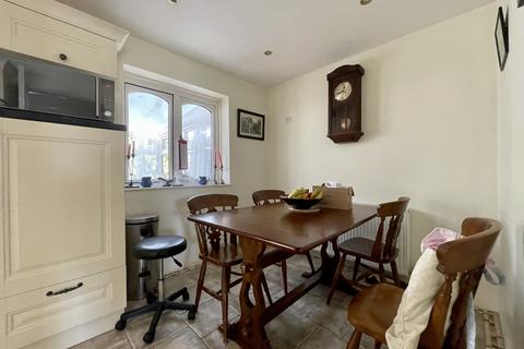 8 Dinnis Close, Tedburn St Mary, Exeter, EX6 6RP