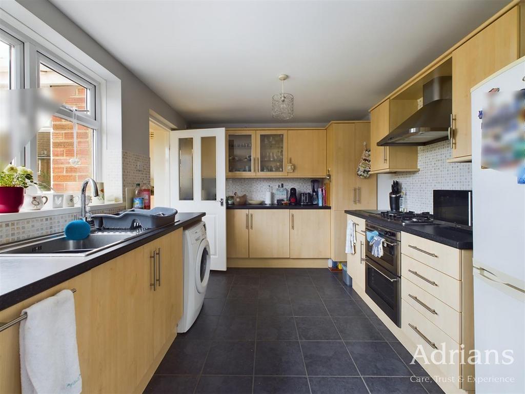 Kitchen / dining