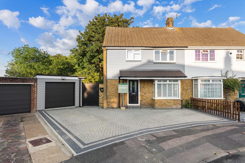 Maple Close, Larkfield, ME20 4 bed semidetached house for sale £410,000