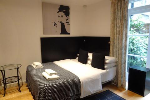 undefined, Cartwright Gardens, Bloomsbury, London, WC1H