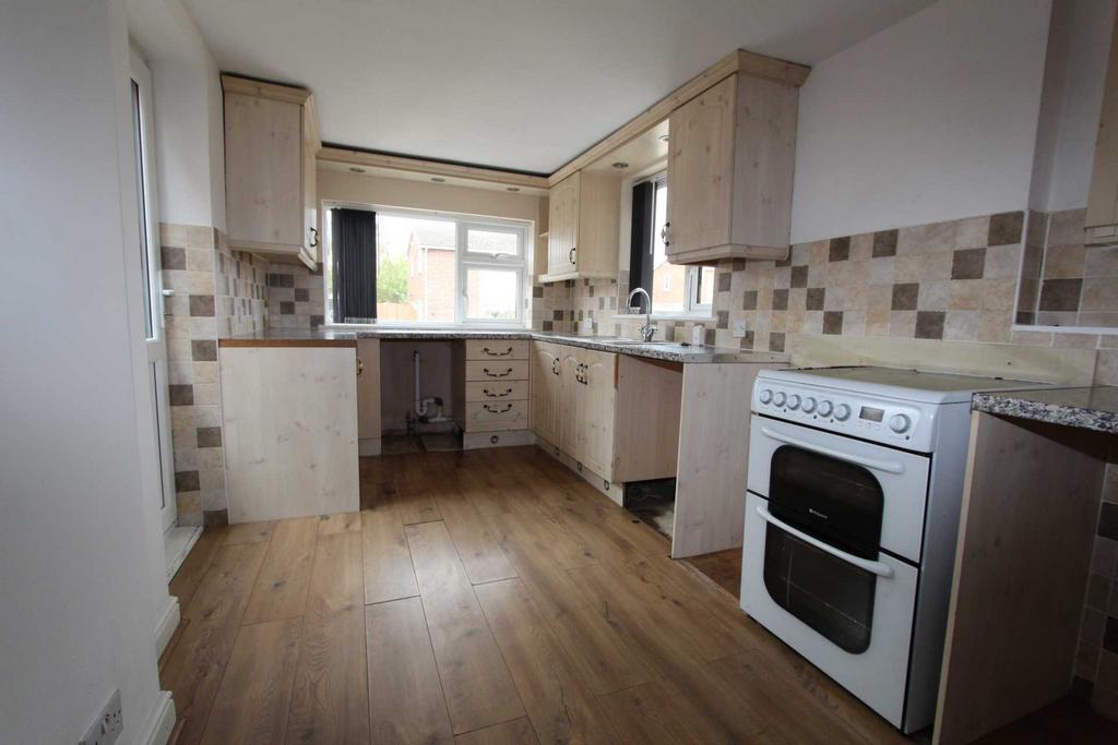 Seamore Avenue, Benfleet 3 bed semidetached house for sale £325,000
