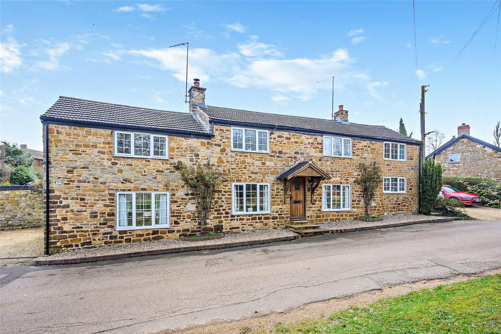 Manor Road, Grimscote, Towcester, Northamptonshire, NN12 4 bed detached