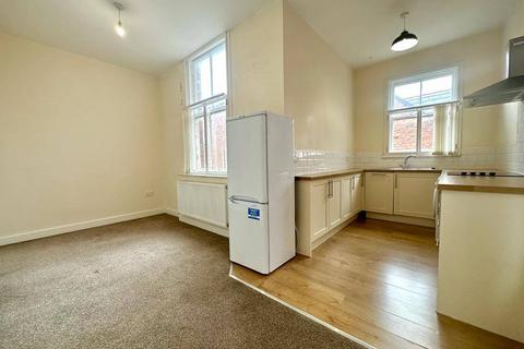 2 bedroom apartment to rent - Scarisbrick Avenue, Southport, PR8