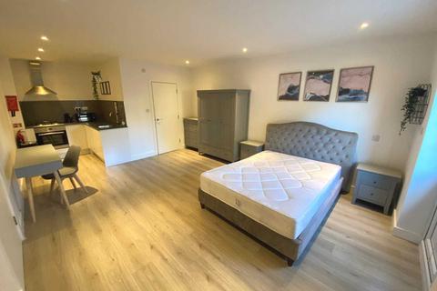 Studio to rent, Headstone Road, Harrow