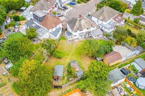 7 South Close, Twickenham, TW2 5JE