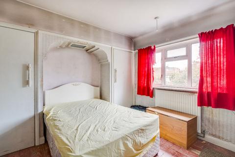 7 South Close, Twickenham, TW2 5JE