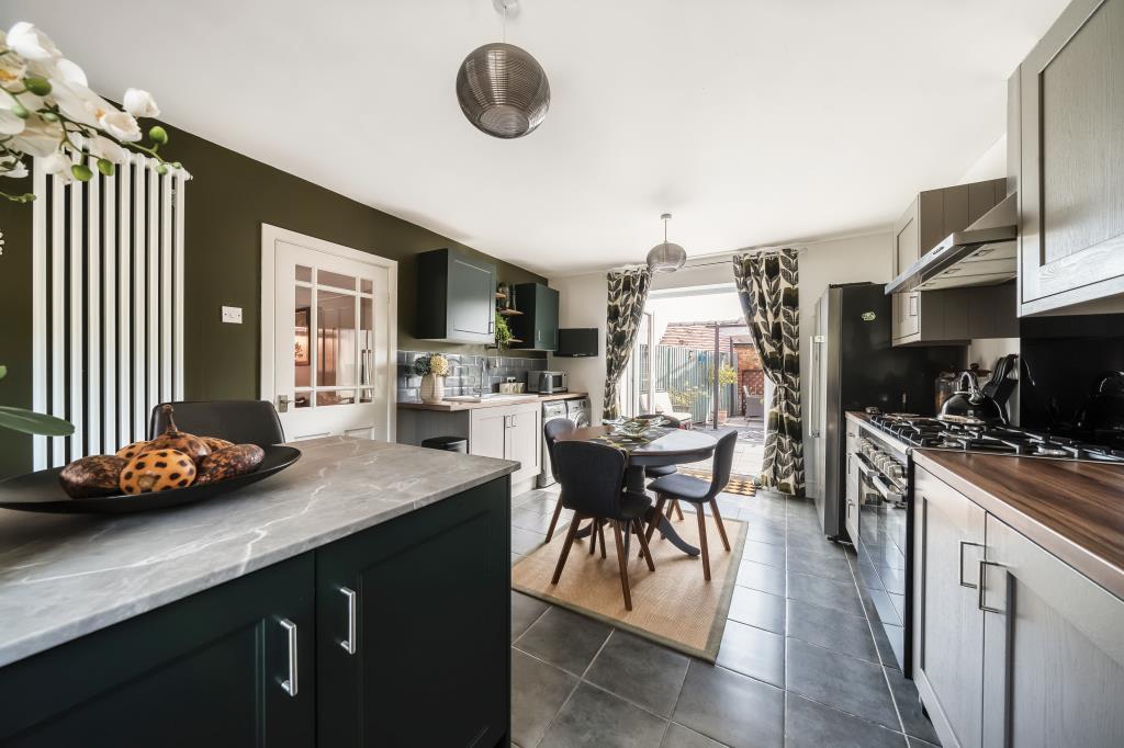 Kitchen /Dining Area