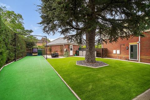 1 The Manor, Shinfield, Reading, RG2 9DP