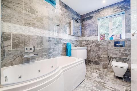 1 The Manor, Shinfield, Reading, RG2 9DP