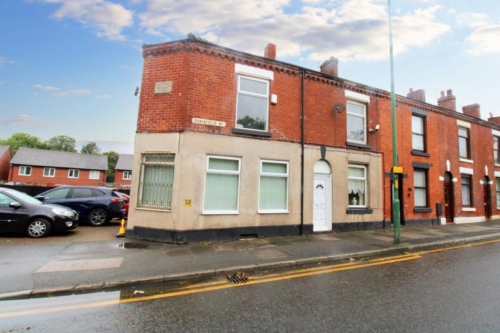 Hyde, Hyde SK14 4 bed end of terrace house for sale £280,000