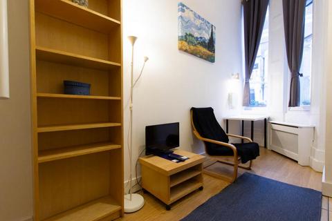 Studio to rent, Penywern Road, Earls Court, London, SW5