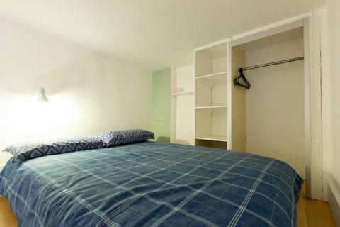 Studio to rent, Penywern Road, Earls Court, London, SW5
