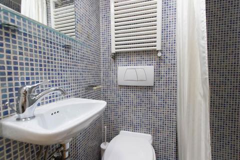 Studio to rent, Penywern Road, Earls Court, London, SW5