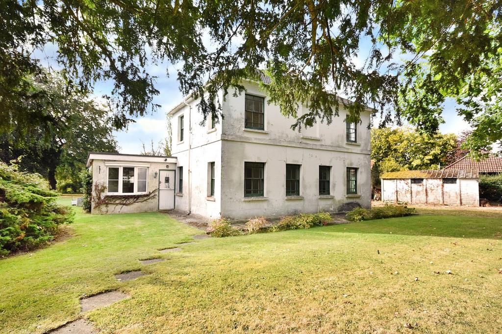 Horne, Surrey, RH6 4 bed house £800,000