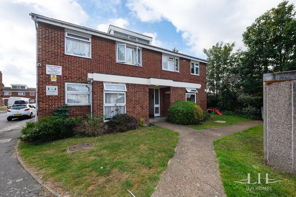 Gerard Gardens, Rainham 2 bed apartment £250,000