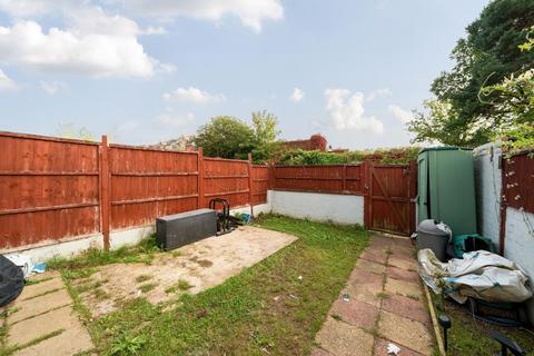 69 Connaught Crescent, Brookwood, Woking, GU24 0AW