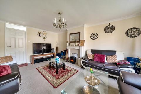 69 Connaught Crescent, Brookwood, Woking, GU24 0AW