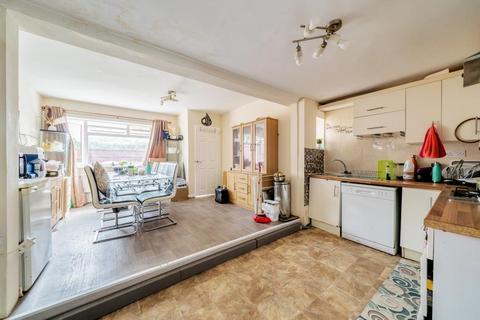 69 Connaught Crescent, Brookwood, Woking, GU24 0AW