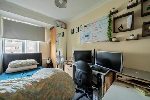 69 Connaught Crescent, Brookwood, Woking, GU24 0AW