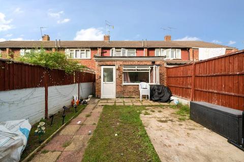69 Connaught Crescent, Brookwood, Woking, GU24 0AW
