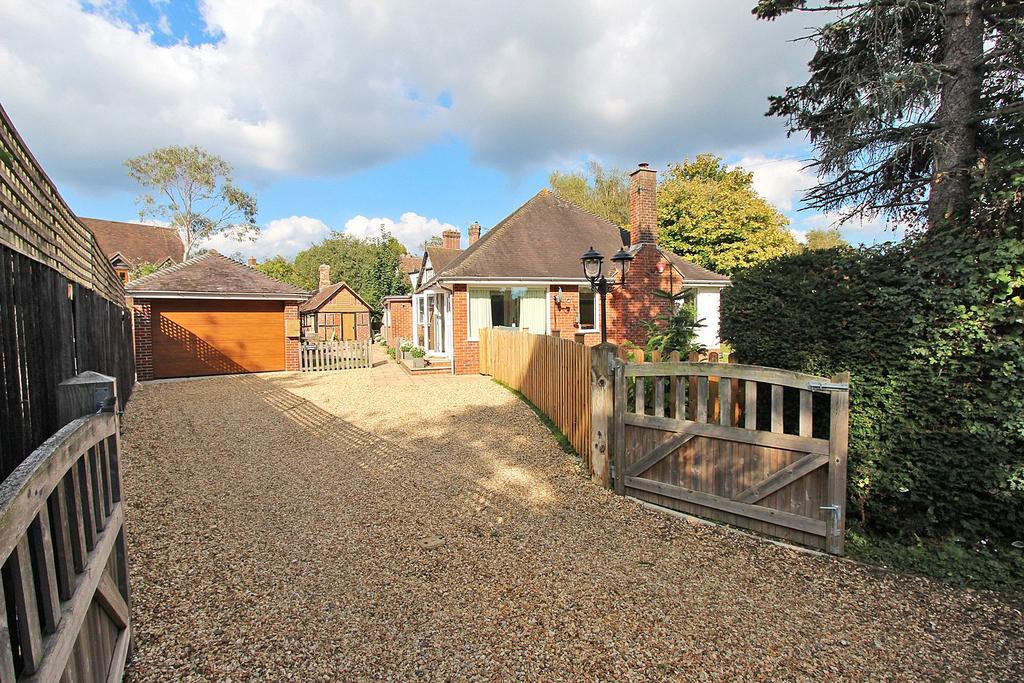 Sway Road, Brockenhurst, Hampshire, SO42 3 bed bungalow for sale £900,000