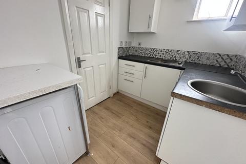 2 bedroom maisonette to rent - Royal Lane, West Drayton, Greater London, UB7