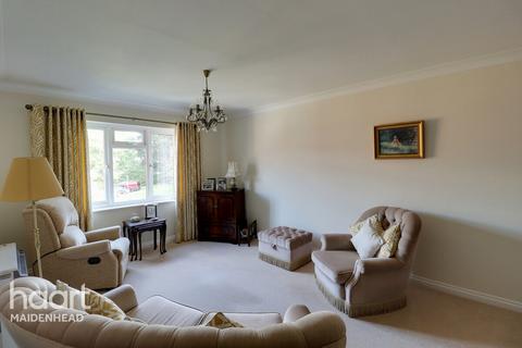 2 bedroom retirement property for sale, Shoppenhangers Road, Maidenhead