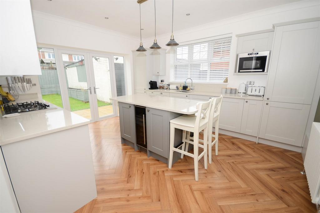 Kitchen/ breakfast r