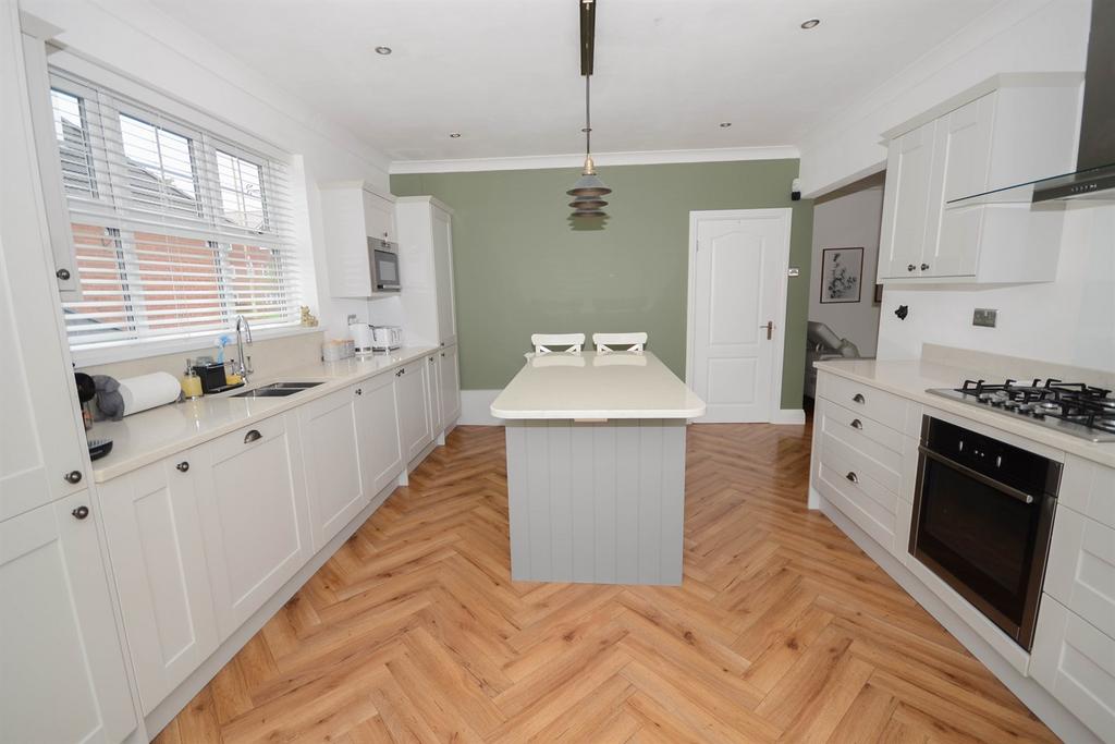 Kitchen/ breakfast r