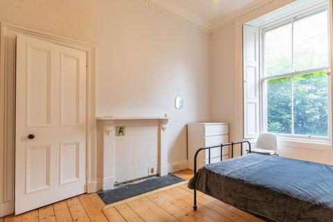 2 bedroom flat to rent, 0717L – Lutton Place, Edinburgh, EH8 9PF