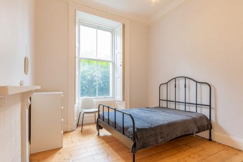 2 bedroom flat to rent, 0717L – Lutton Place, Edinburgh, EH8 9PF