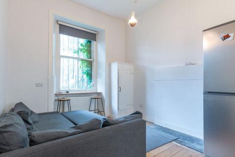 2 bedroom flat to rent, 0717LT Lutton Place, Edinburgh, EH8 9PF