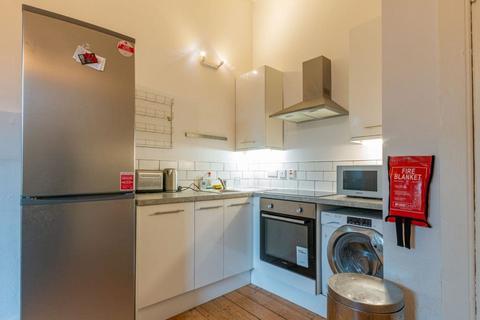2 bedroom flat to rent, 0717LT Lutton Place, Edinburgh, EH8 9PF