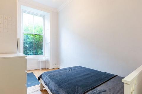 2 bedroom flat to rent, 0717LT Lutton Place, Edinburgh, EH8 9PF