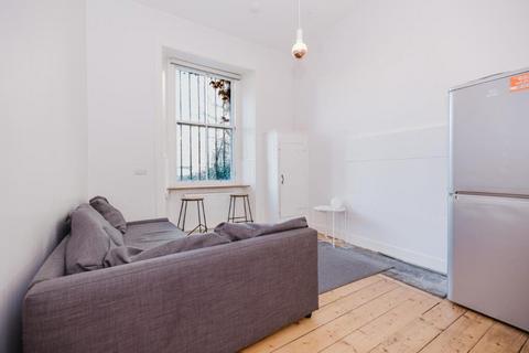 2 bedroom flat to rent, 0717LT Lutton Place, Edinburgh, EH8 9PF