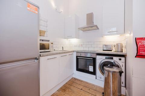 2 bedroom flat to rent, 0717LT Lutton Place, Edinburgh, EH8 9PF
