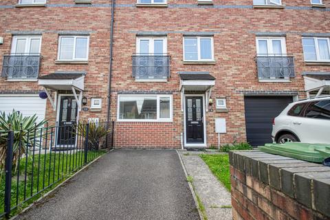 4 bedroom terraced house to rent, St. Cuthberts Road, Gateshead, Tyne and Wear, NE8