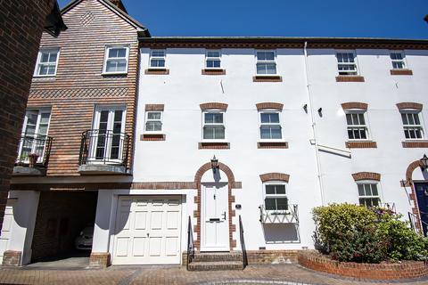 4 bedroom townhouse to rent, Beautiful Terrace House in Poole Quay