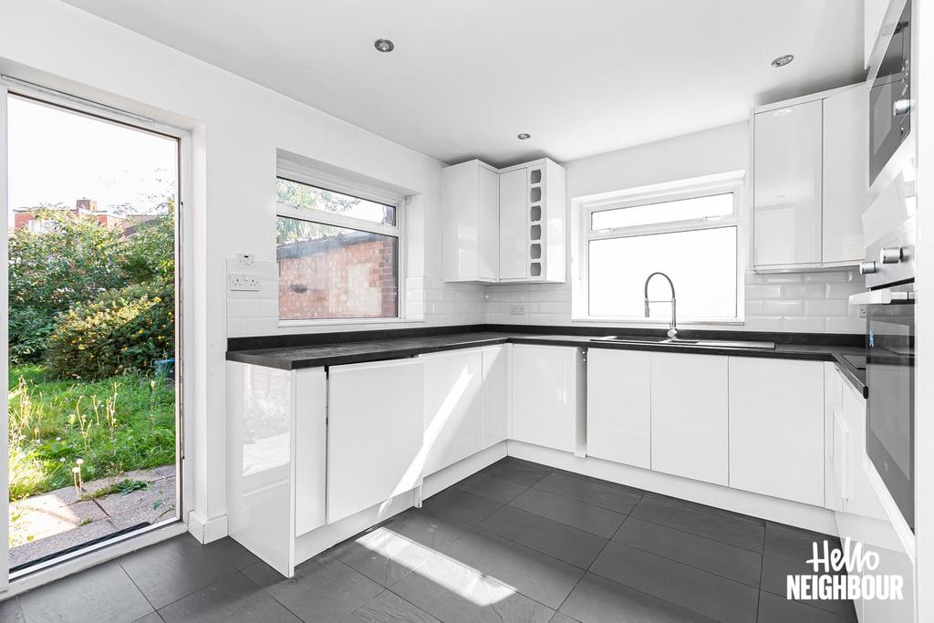 Hall Road, Isleworth, TW7 3 bed semidetached house £2,500 pcm (£577 pw)
